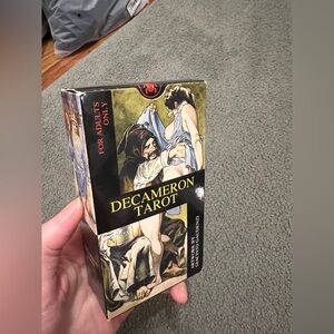 Like new Decameron Tarot Card Deck